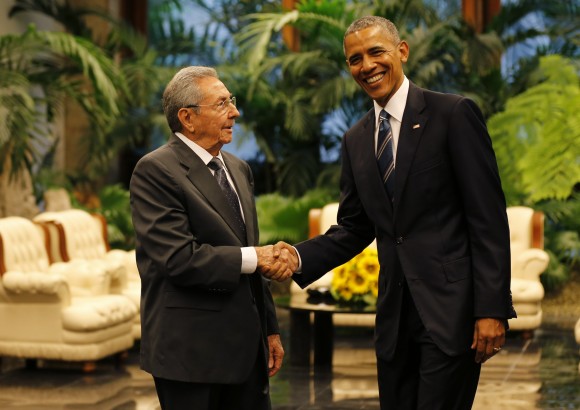 Ra&uacute;l Castro recibe a Barack Obama en el Palacio de la Revoluci&oacute;n